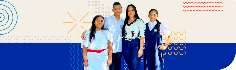 Grupo de estudiantes y docente posando frente a un fondo colorido, representando la diversidad y el compromiso educativo con la energía renovable.