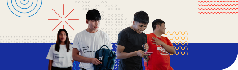 Estudantes com mochila em contexto escolar e uso de tecnologia no dia a dia