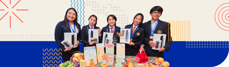 Estudiantes presentan proyecto escolar sobre la anemia con materiales educativos y productos informativos